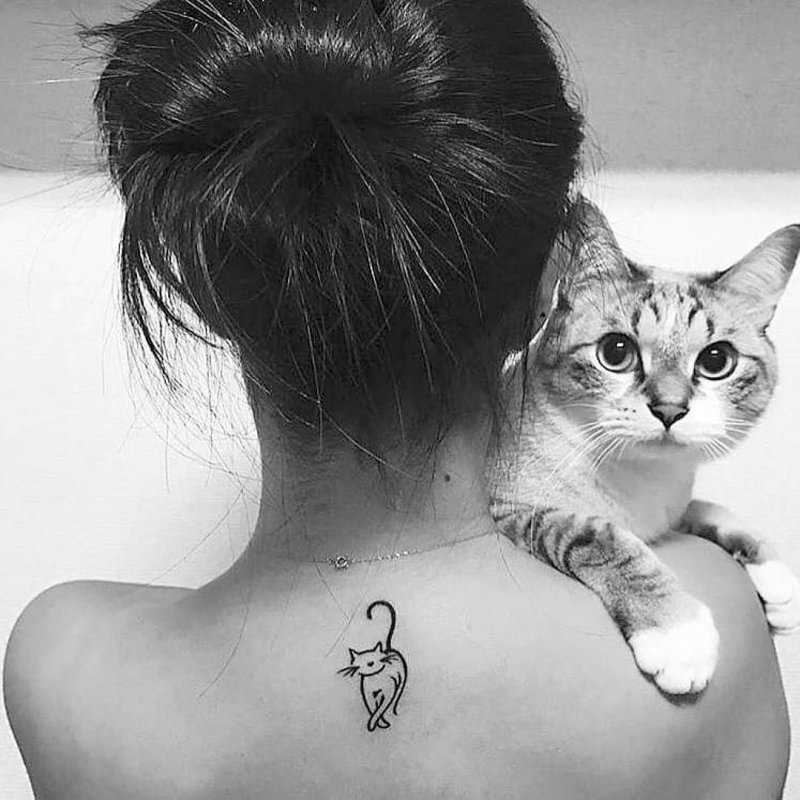 Что означает тату кошка у девушки