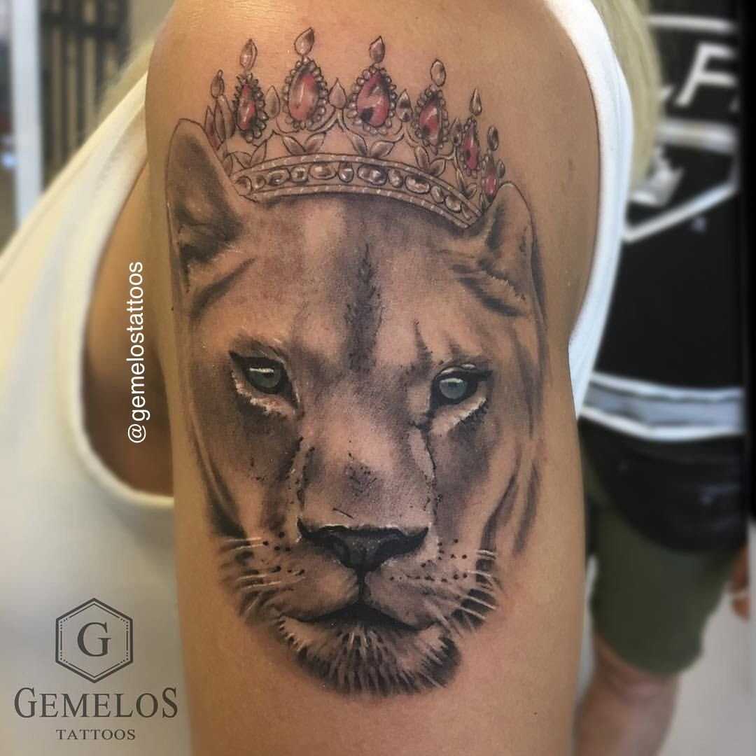 Тату лев🦁: значение для мужчин и девушек - с короной