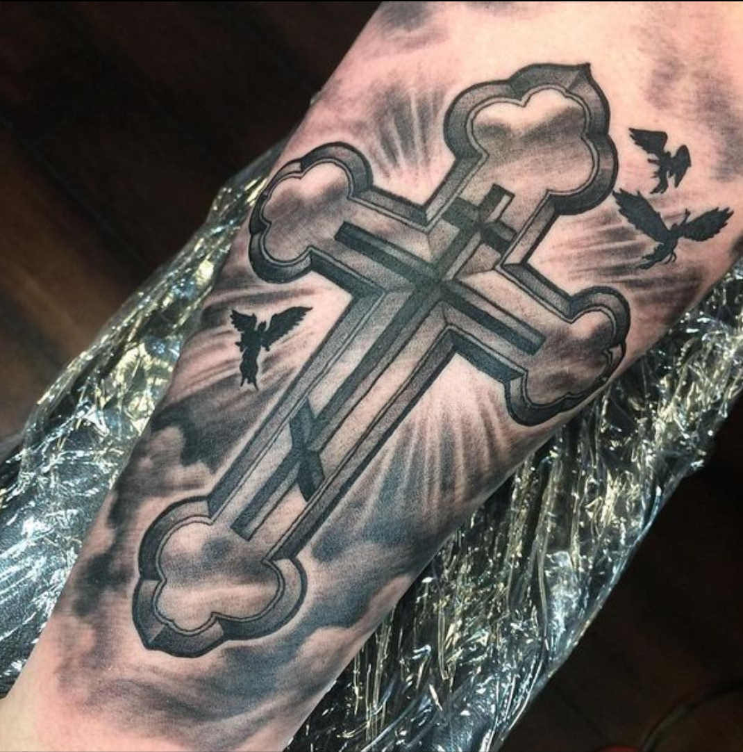 Татуировки крестов мужские. Тату крест. Тату крест на руке. Тату крест на руке мужские. Тату православный крест.
